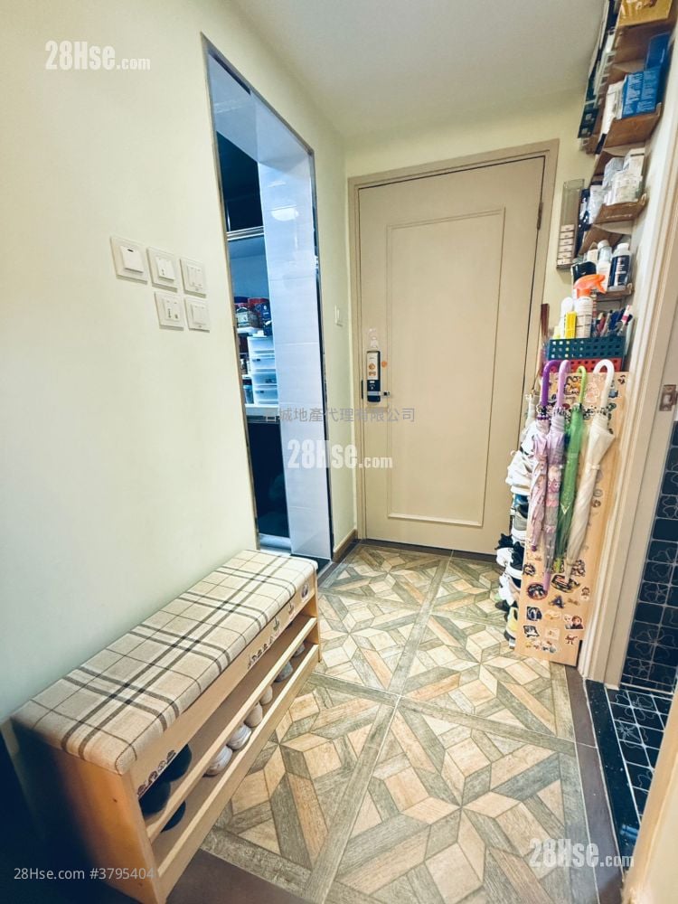 Yan Shing Court Sell 3 Bedrooms , 1 Bathroom 645 ft²