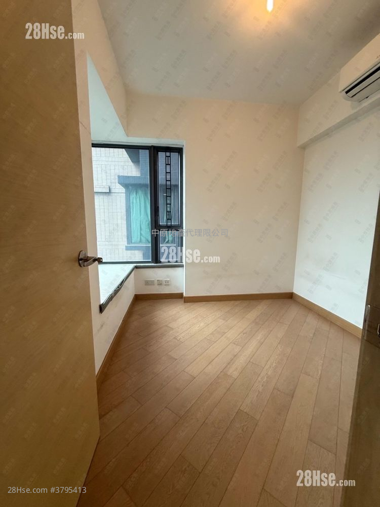 Yoho Midtown Sell 3 Bedrooms , 1 Bathroom 567 ft²