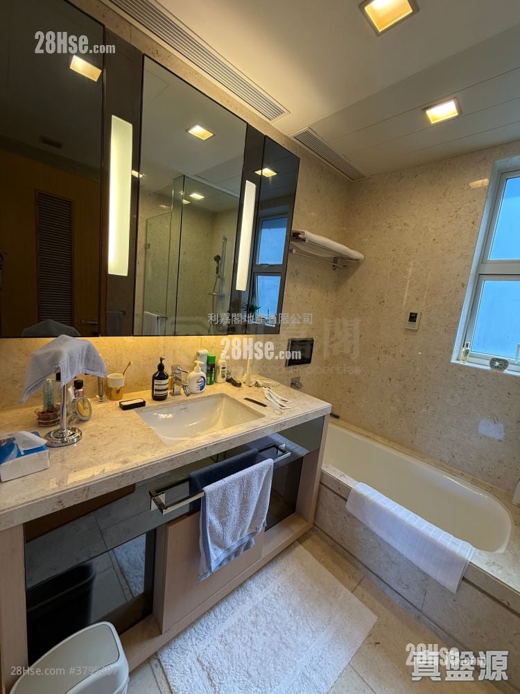 Avignon Sell 4 Bedrooms , 3 Bathrooms 1,272 ft²