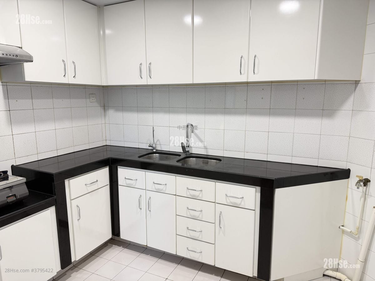 Laguna City Sell 3 Bedrooms 748 ft²