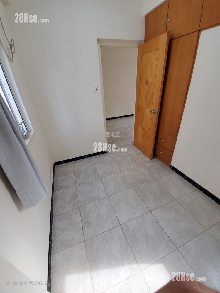 Gold Harbour Mansion Rental 2 Bedrooms , 1 Bathroom 445 ft²