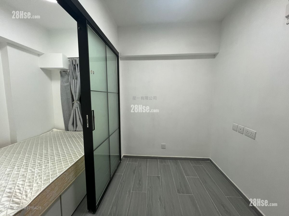 Kim Tak Building Rental Studio , 1 Bathroom 140 ft²