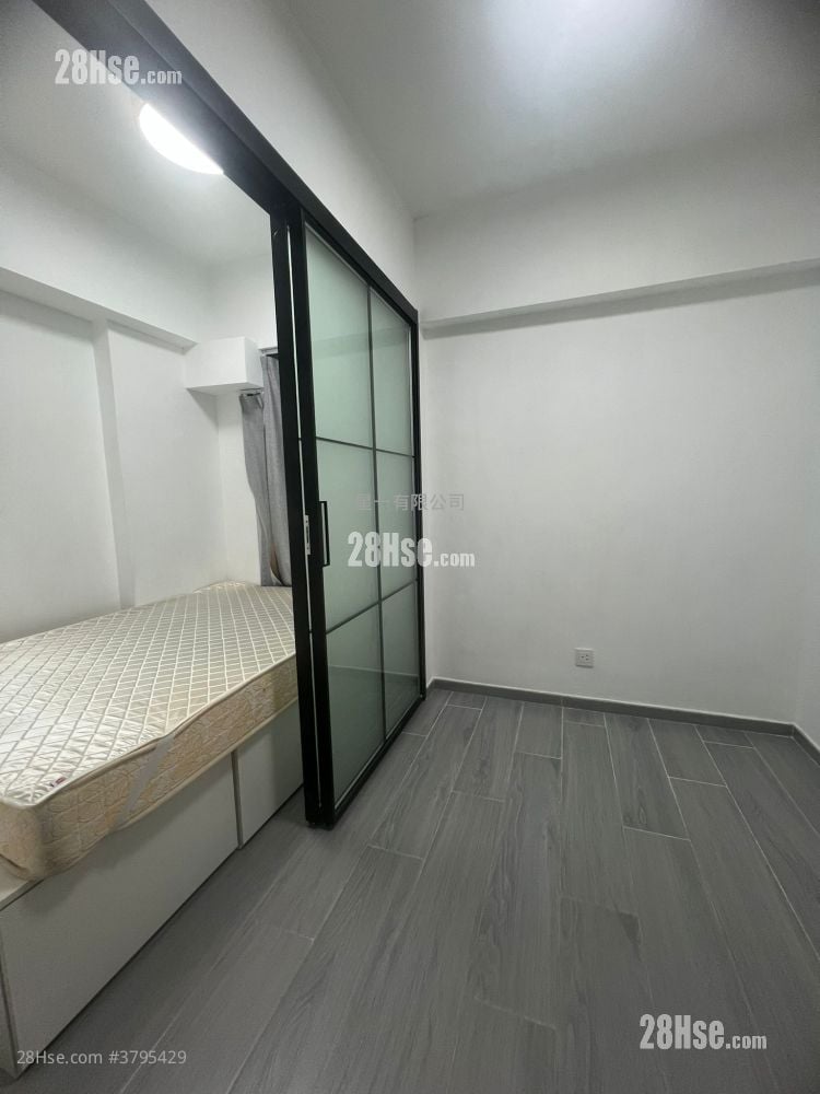 Kim Tak Building Rental Studio , 1 Bathroom 140 ft²