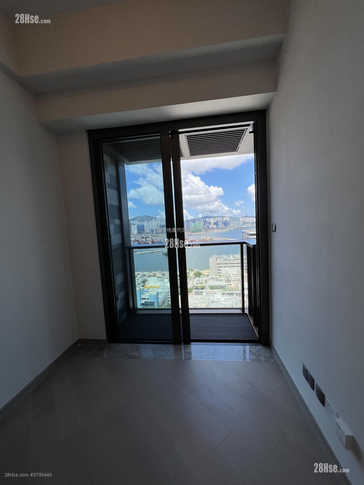 The Vantage Sell 2 Bedrooms , 2 Bathrooms 424 ft²