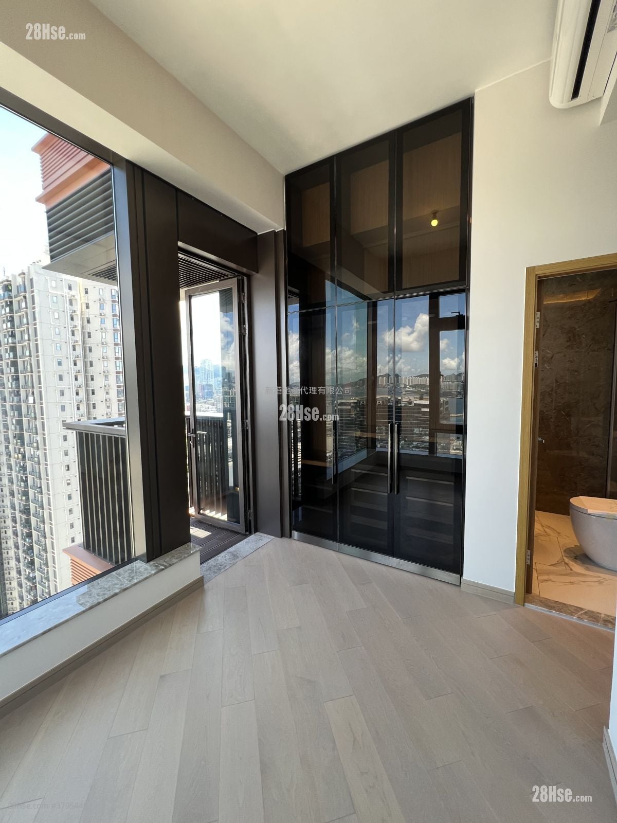 The Vantage Sell 2 Bedrooms , 2 Bathrooms 424 ft²