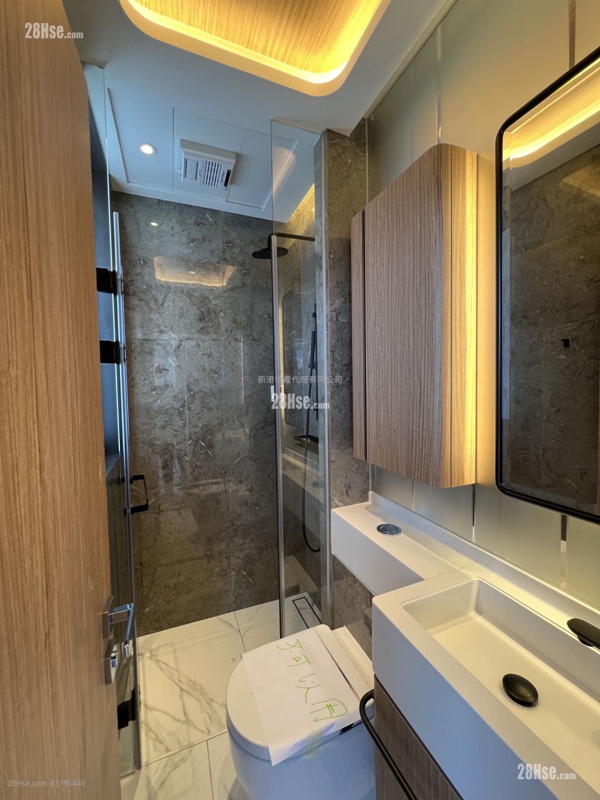 The Vantage Sell 2 Bedrooms , 2 Bathrooms 424 ft²