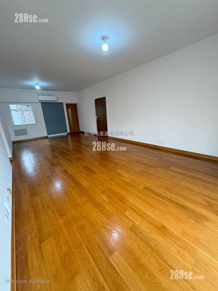 The Dahfuldy Rental 3 Bedrooms , 2 Bathrooms 1,514 ft²