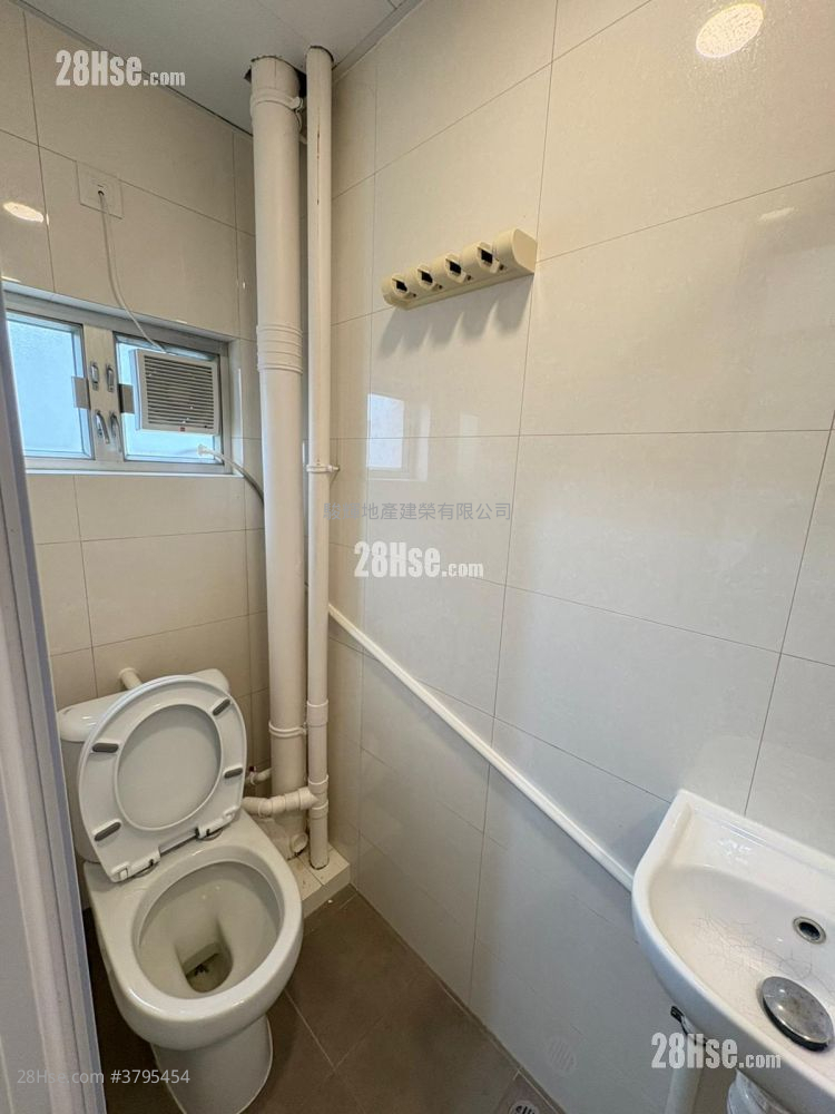 The Dahfuldy Rental 3 Bedrooms , 2 Bathrooms 1,514 ft²