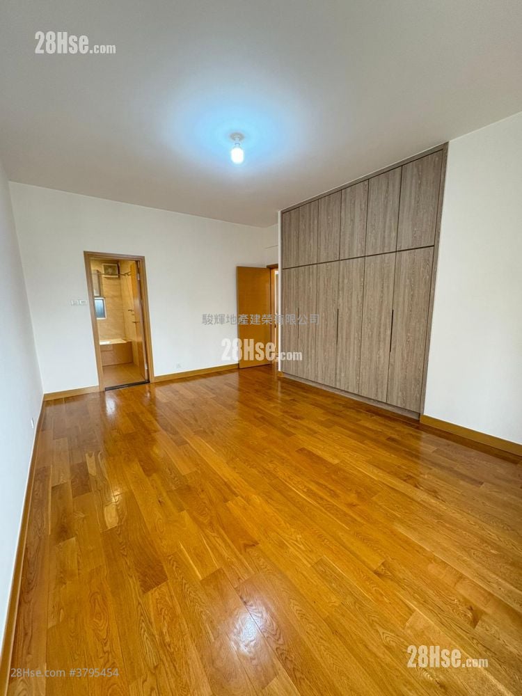 The Dahfuldy Rental 3 Bedrooms , 2 Bathrooms 1,514 ft²