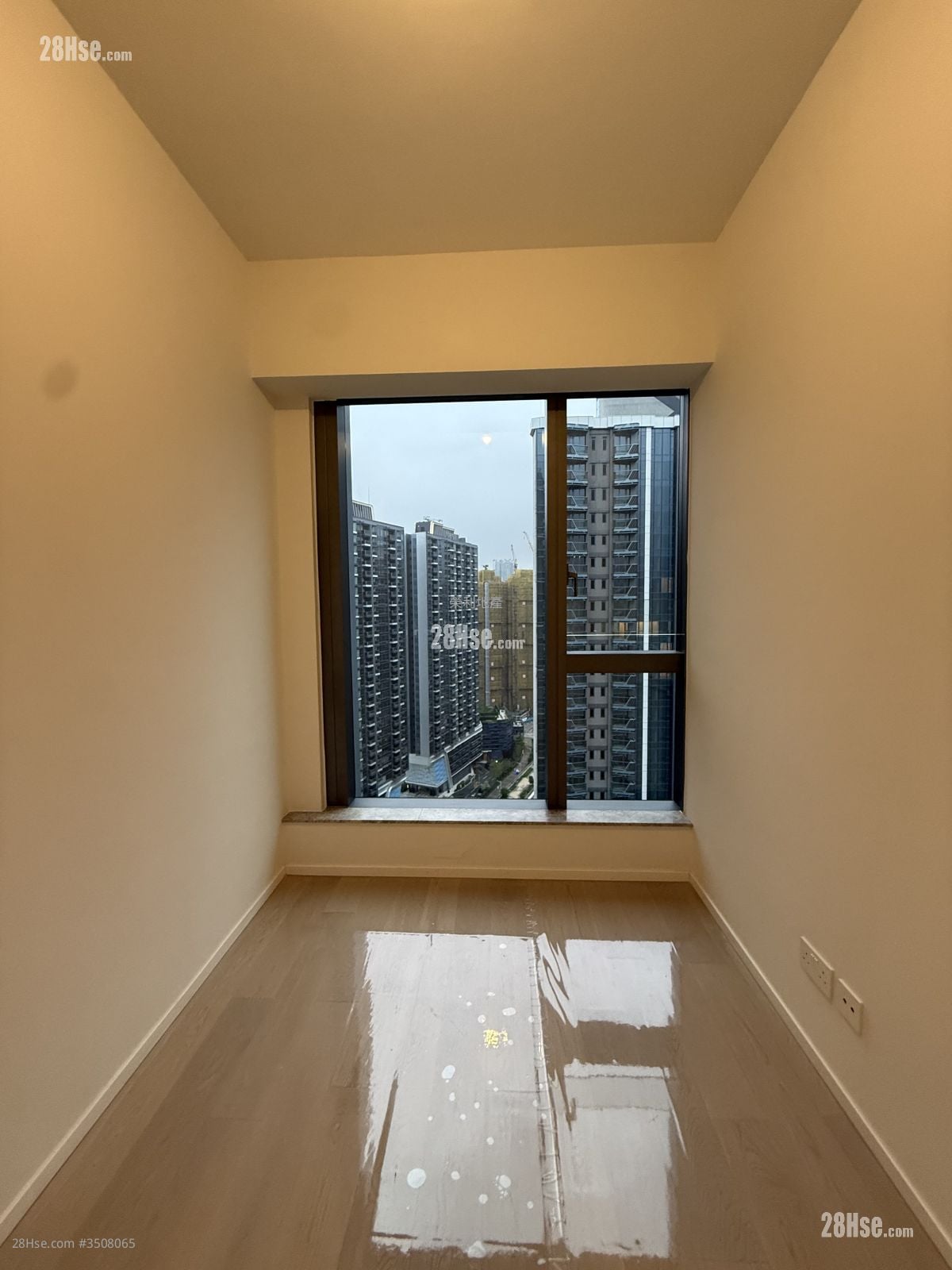 Double Coast Sell 2 Bedrooms , 1 Bathroom 445 ft²