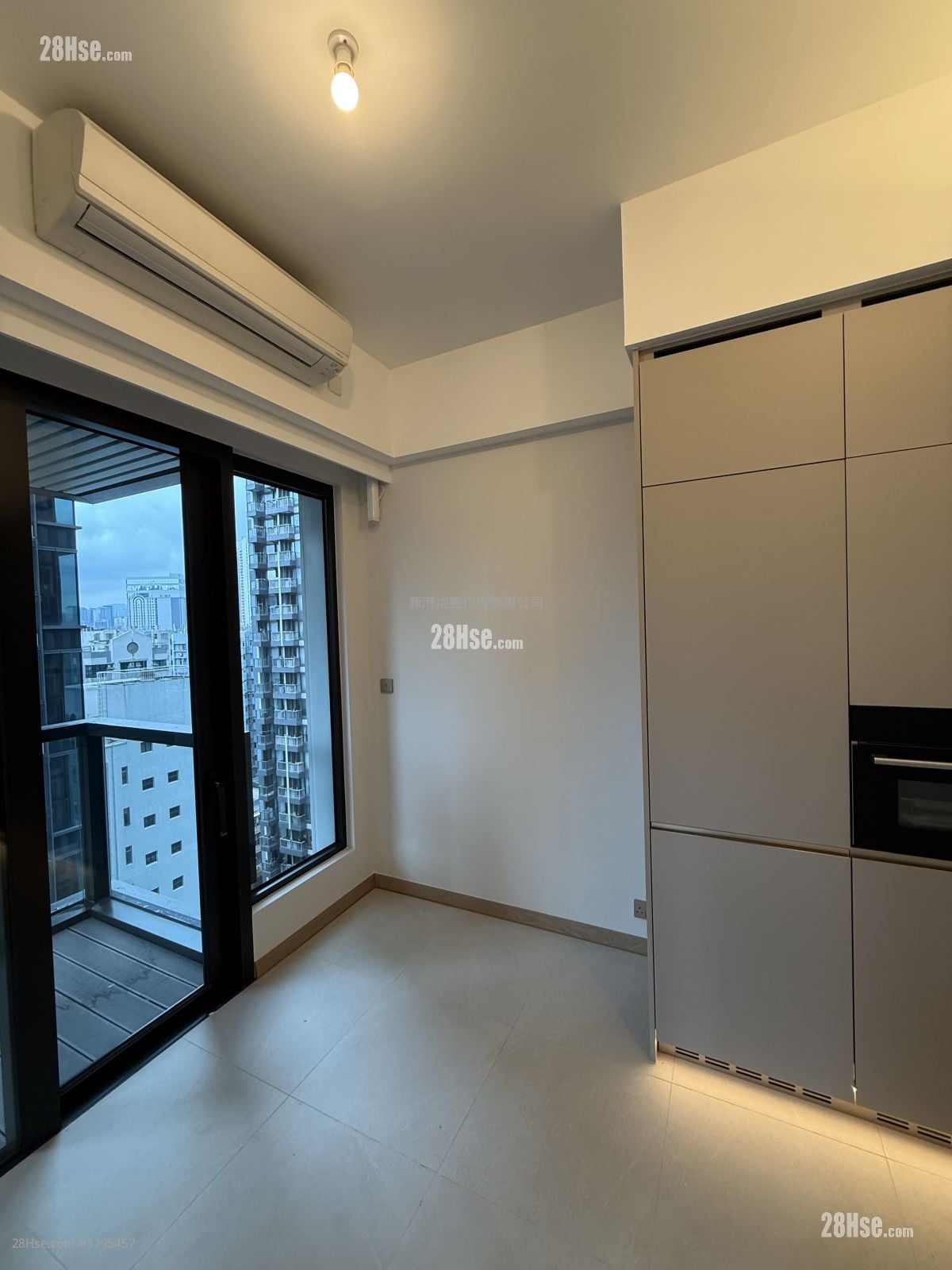 Baker Circle Greenwich Sell 2 Bedrooms , 1 Bathroom 349 ft²