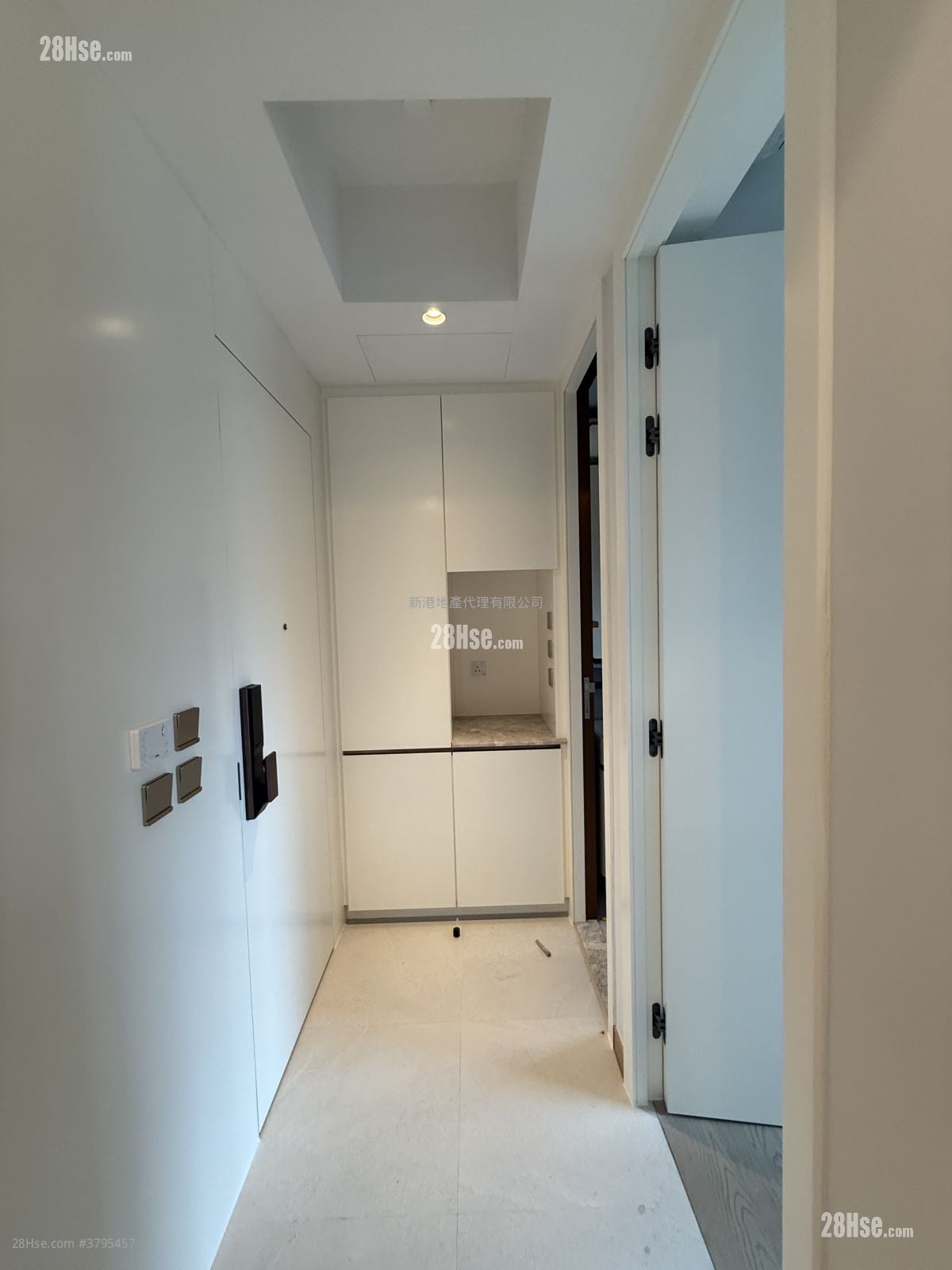 Baker Circle Greenwich Sell 2 Bedrooms , 1 Bathroom 349 ft²