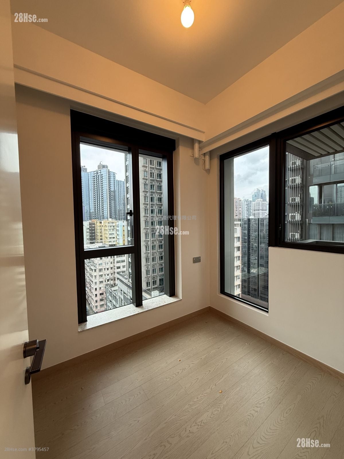 Baker Circle Greenwich Sell 2 Bedrooms , 1 Bathroom 349 ft²