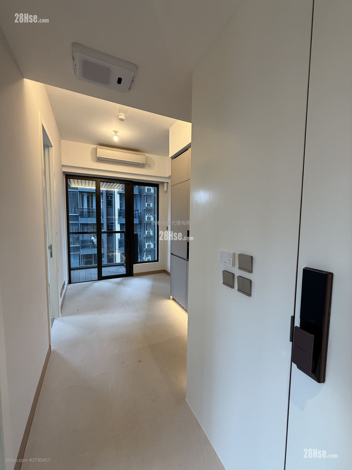 Baker Circle Greenwich Sell 2 Bedrooms , 1 Bathroom 349 ft²