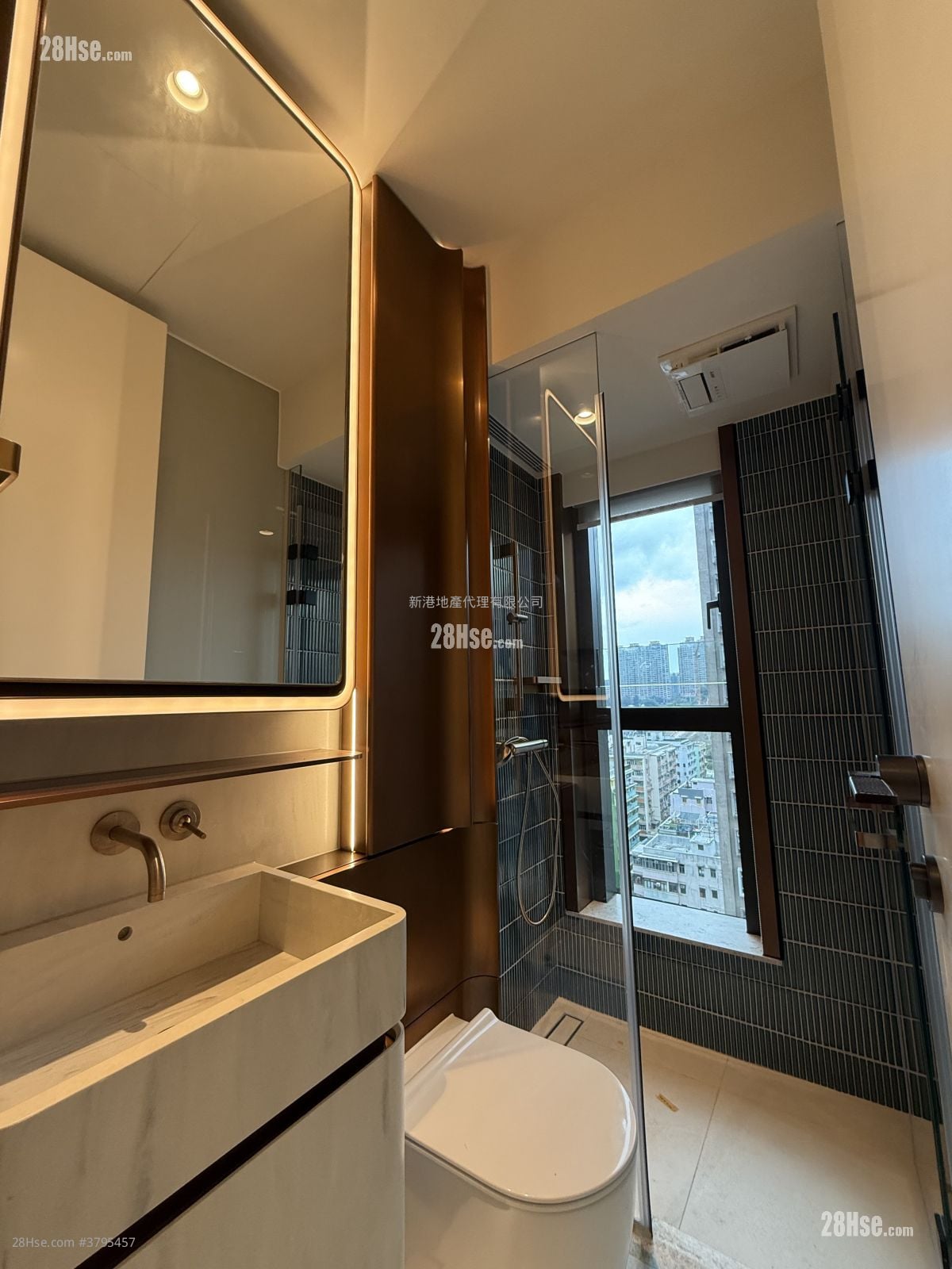 Baker Circle Greenwich Sell 2 Bedrooms , 1 Bathroom 349 ft²