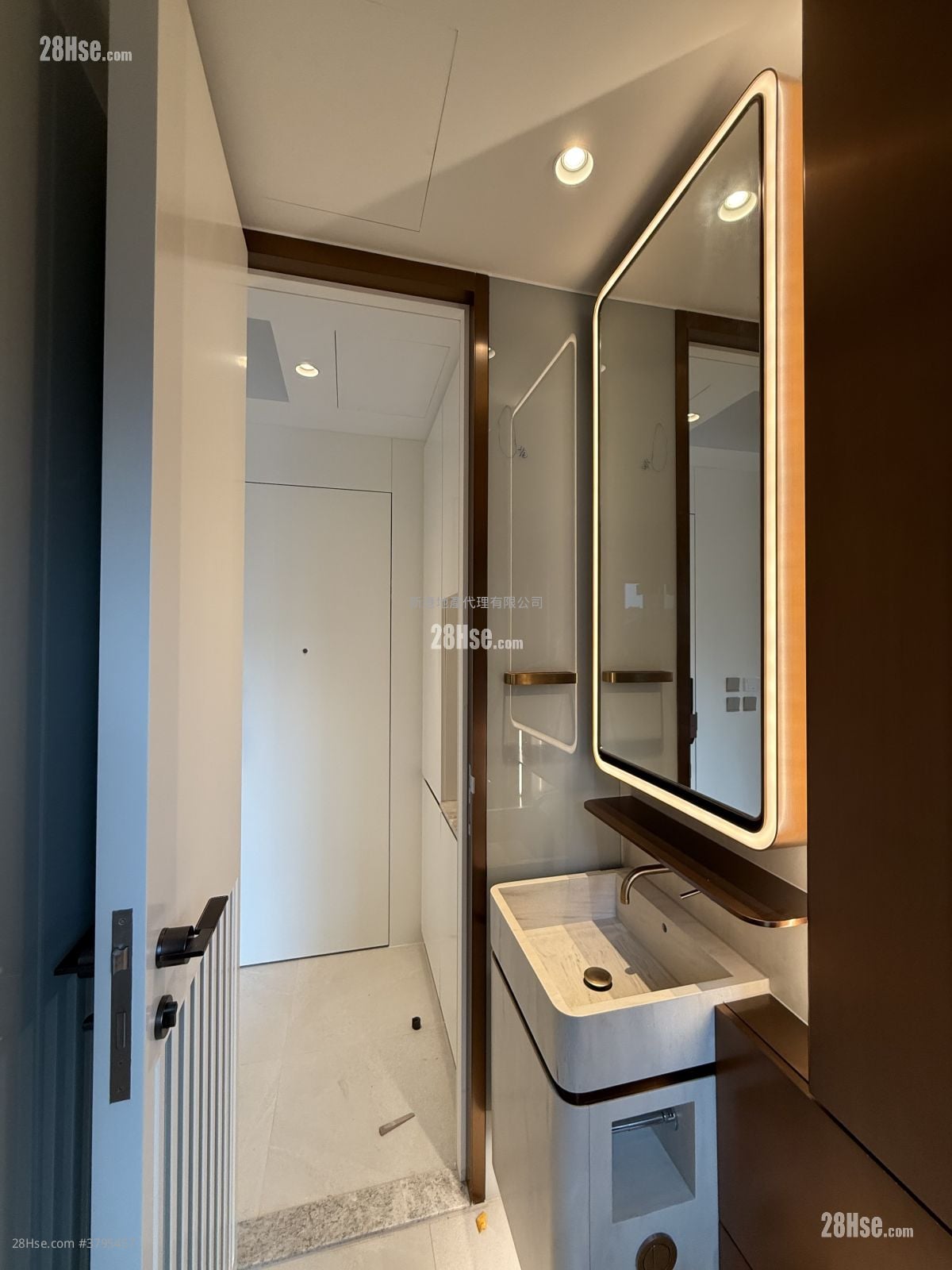 Baker Circle Greenwich Sell 2 Bedrooms , 1 Bathroom 349 ft²