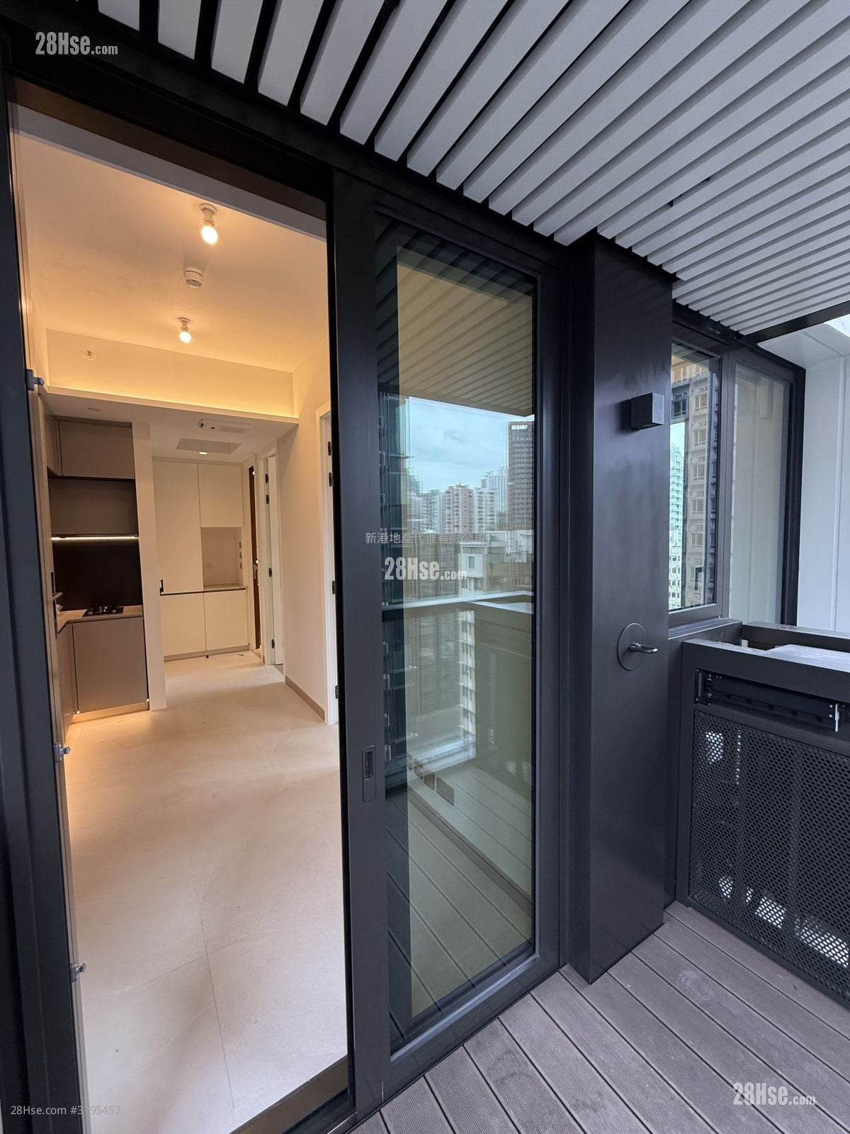 Baker Circle Greenwich Sell 2 Bedrooms , 1 Bathroom 349 ft²