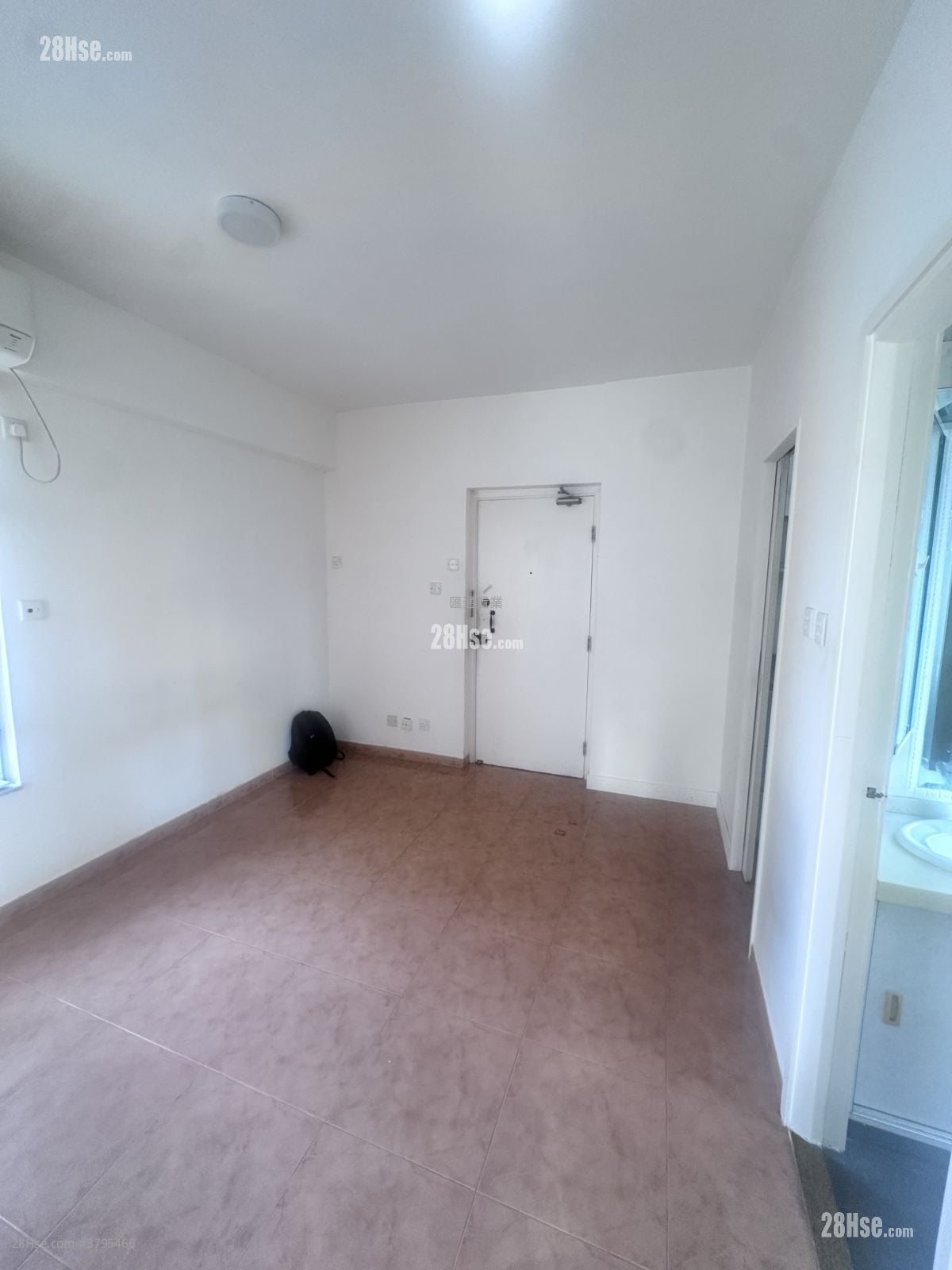 Dorfu Court Sell 2 Bedrooms , 1 Bathroom 349 ft²