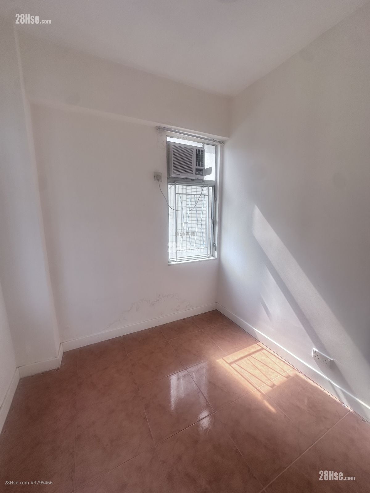 Dorfu Court Sell 2 Bedrooms , 1 Bathroom 349 ft²