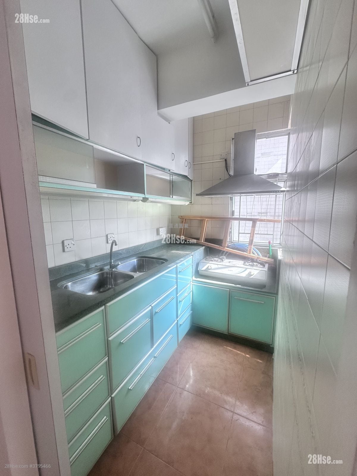 Dorfu Court Sell 2 Bedrooms , 1 Bathroom 349 ft²