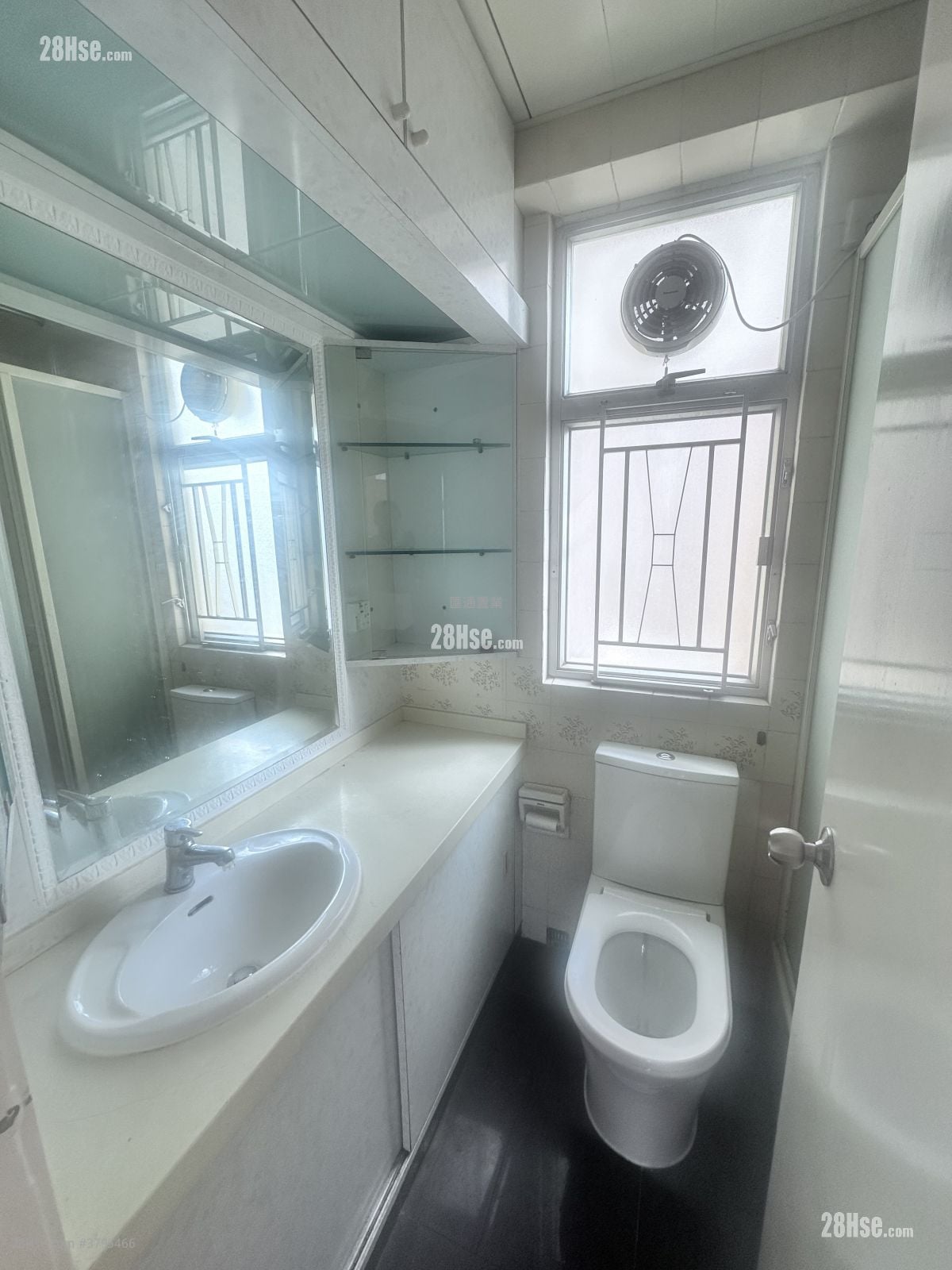 Dorfu Court Sell 2 Bedrooms , 1 Bathroom 349 ft²