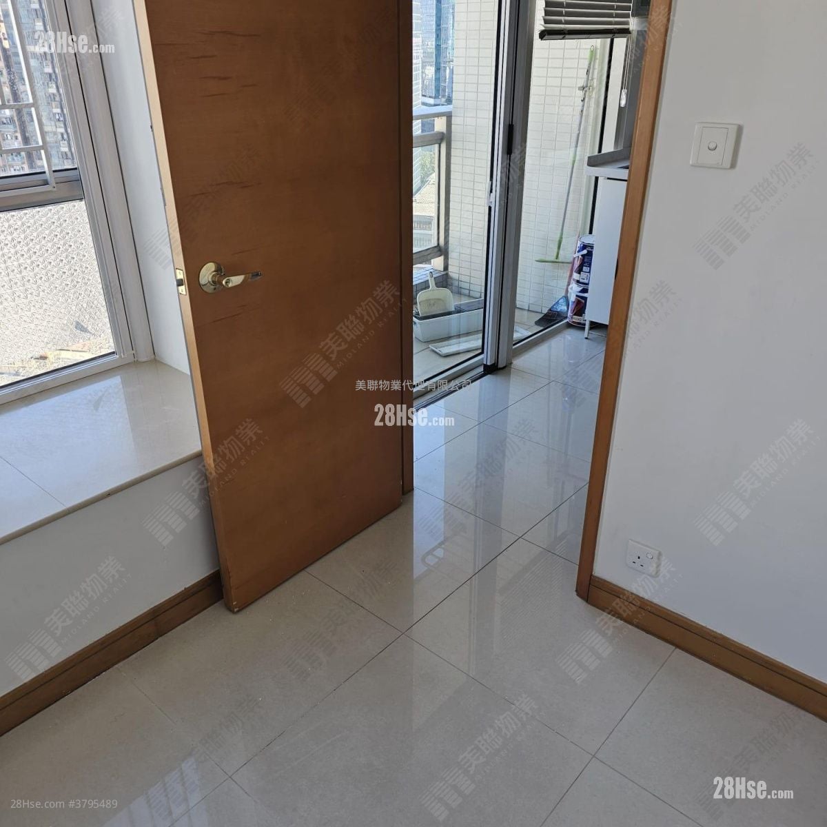 One New York Sell 240 ft²