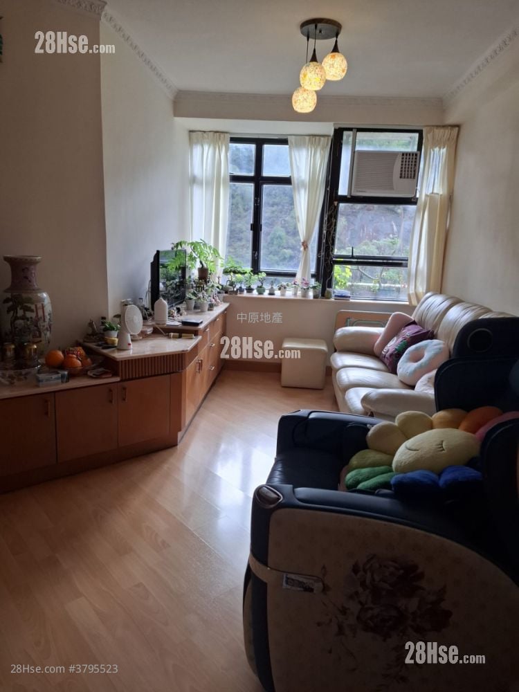 Kornhill Sell 3 Bedrooms , 2 Bathrooms 668 ft²