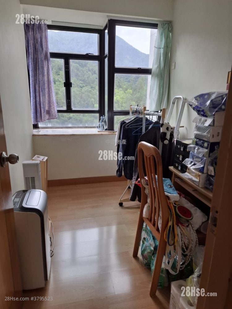 Kornhill Sell 3 Bedrooms , 2 Bathrooms 668 ft²