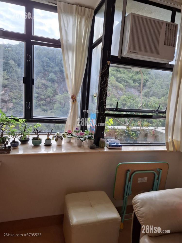 Kornhill Sell 3 Bedrooms , 2 Bathrooms 668 ft²