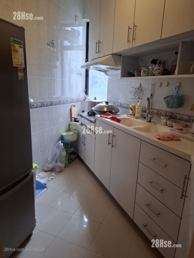 Kornhill Sell 3 Bedrooms , 2 Bathrooms 668 ft²