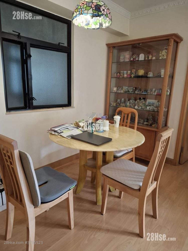 Kornhill Sell 3 Bedrooms , 2 Bathrooms 668 ft²