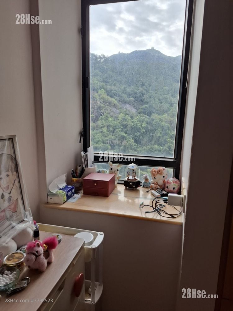 Kornhill Sell 3 Bedrooms , 2 Bathrooms 668 ft²