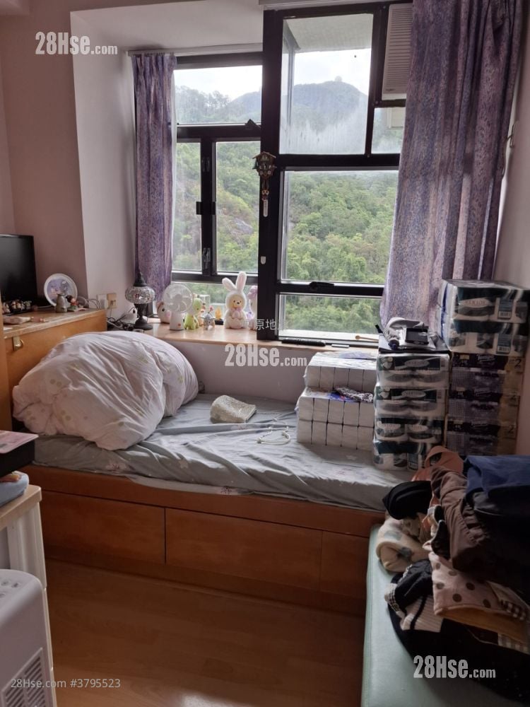 Kornhill Sell 3 Bedrooms , 2 Bathrooms 668 ft²