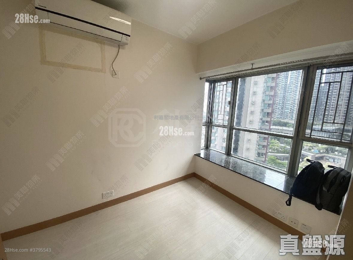 Yoho Town Sell 2 Bedrooms 422 ft²