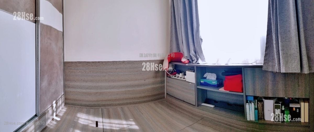 Sunshine Plaza Rental 2 Bedrooms , 1 Bathroom 356 ft²