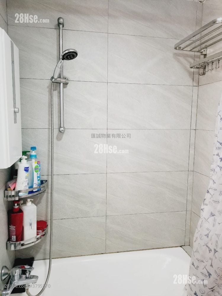 Sunshine Plaza Rental 2 Bedrooms , 1 Bathroom 356 ft²