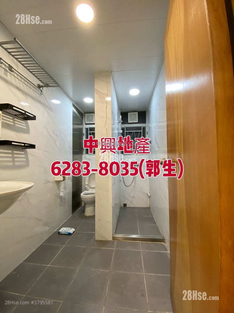 Man Ying Building Sell 2 Bedrooms , 1 Bathroom 665 ft²