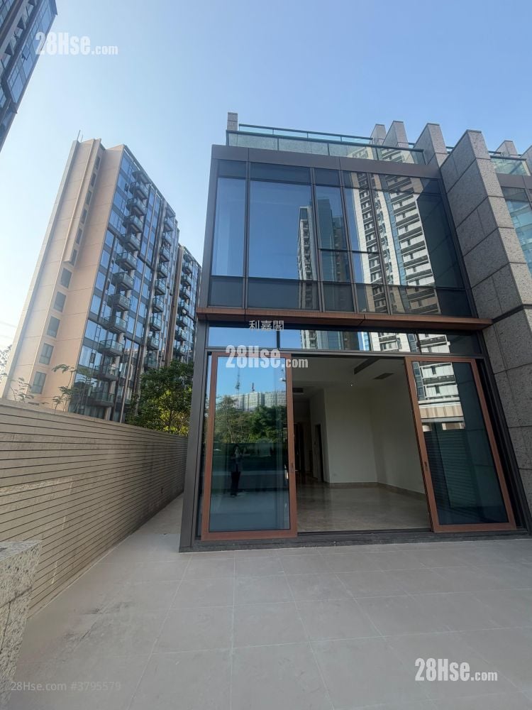 Crescent Green Sell 5+ Bedrooms , 5+ Bathrooms 2,101 ft²