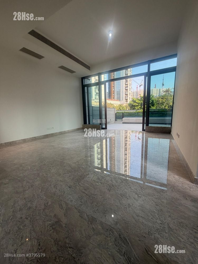 Crescent Green Sell 5+ Bedrooms , 5+ Bathrooms 2,101 ft²