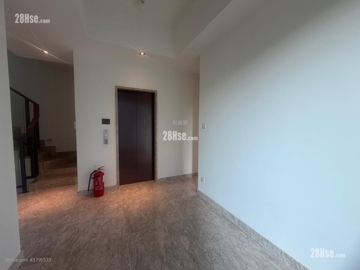 Crescent Green Sell 5+ Bedrooms , 5+ Bathrooms 2,101 ft²