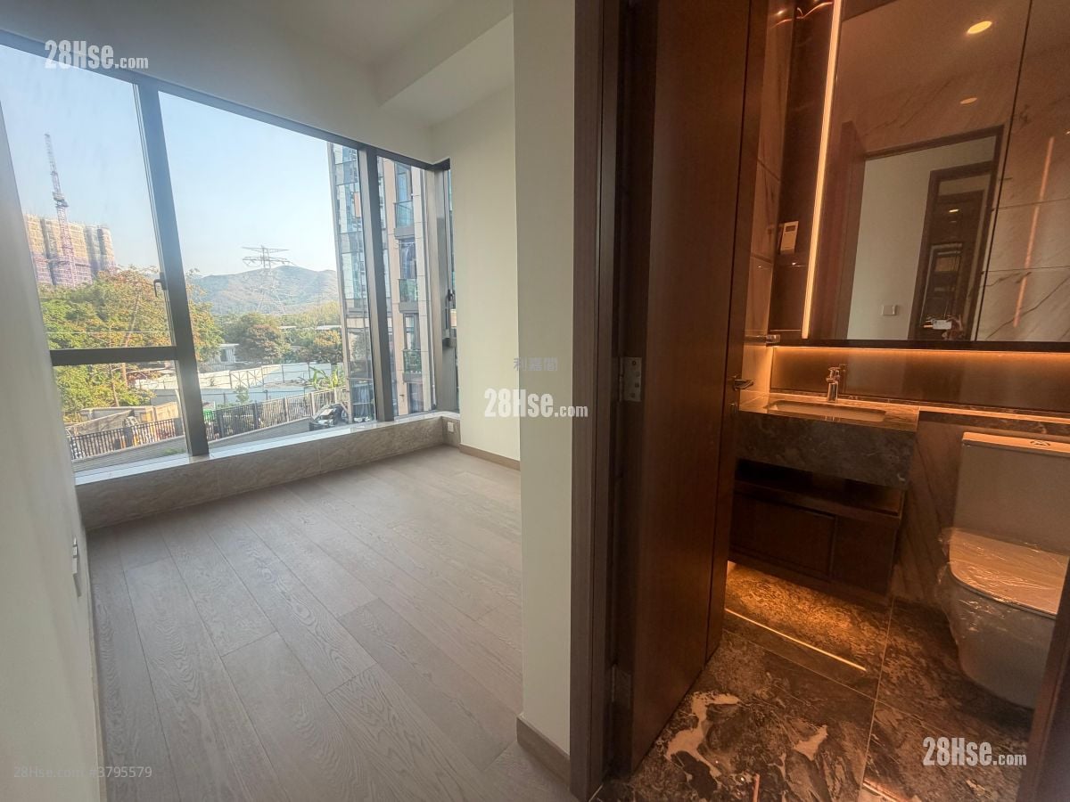 Crescent Green Sell 5+ Bedrooms , 5+ Bathrooms 2,101 ft²