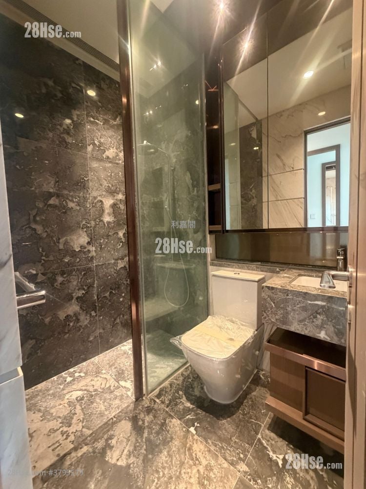 Crescent Green Sell 5+ Bedrooms , 5+ Bathrooms 2,101 ft²