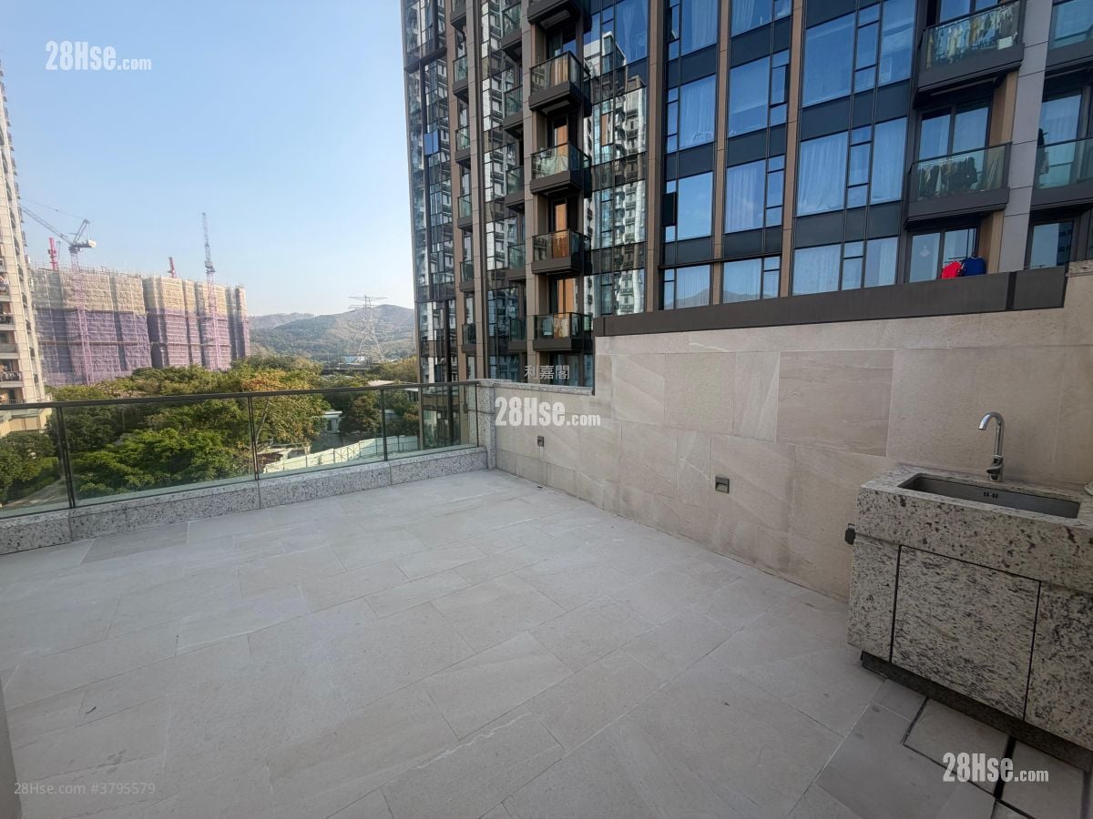 Crescent Green Sell 5+ Bedrooms , 5+ Bathrooms 2,101 ft²