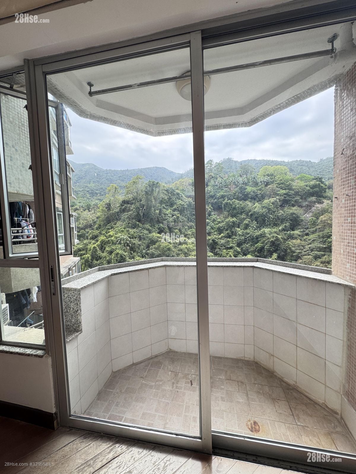 Mount Parker Lodge Sell 4 Bedrooms , 2 Bathrooms 845 ft²