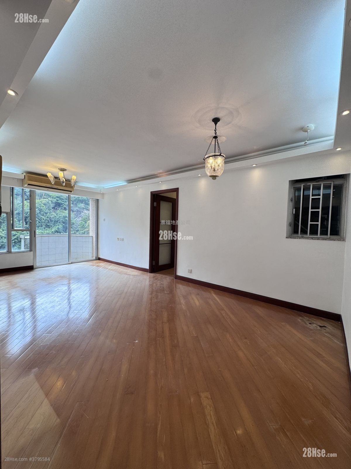 Mount Parker Lodge Sell 4 Bedrooms , 2 Bathrooms 845 ft²