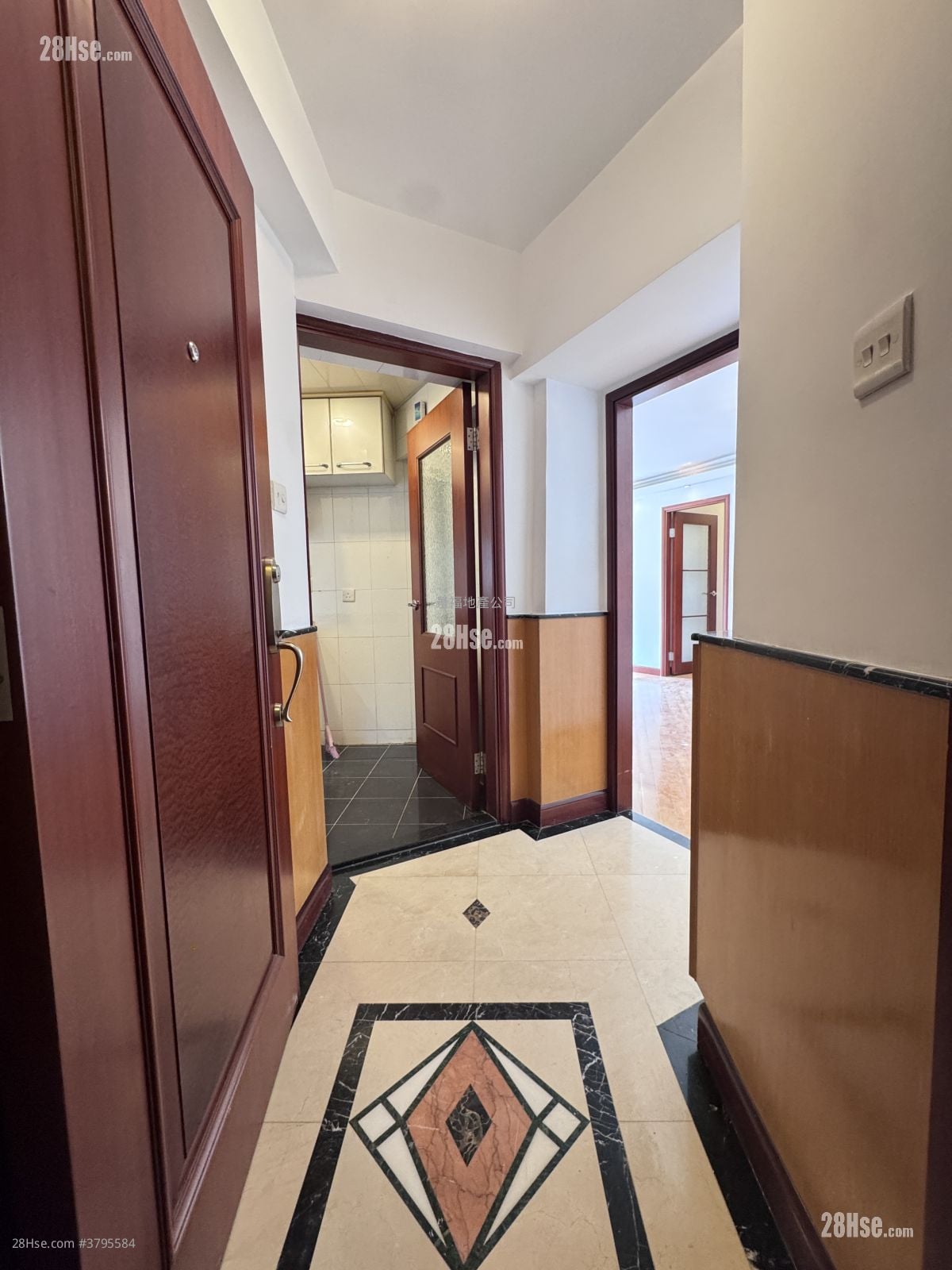 Mount Parker Lodge Sell 4 Bedrooms , 2 Bathrooms 845 ft²