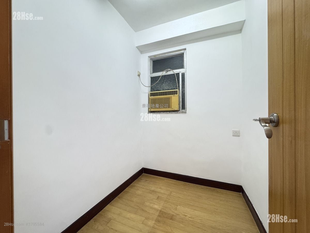 Mount Parker Lodge Sell 4 Bedrooms , 2 Bathrooms 845 ft²