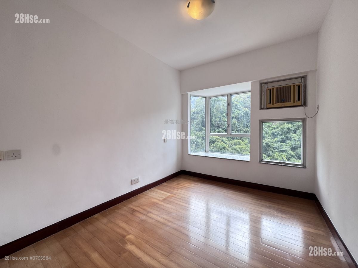 Mount Parker Lodge Sell 4 Bedrooms , 2 Bathrooms 845 ft²