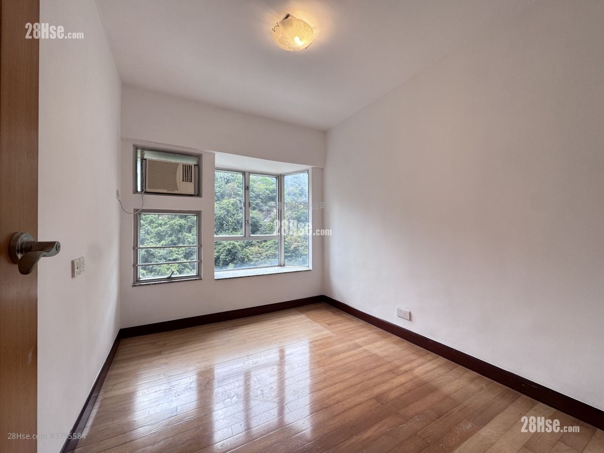 Mount Parker Lodge Sell 4 Bedrooms , 2 Bathrooms 845 ft²