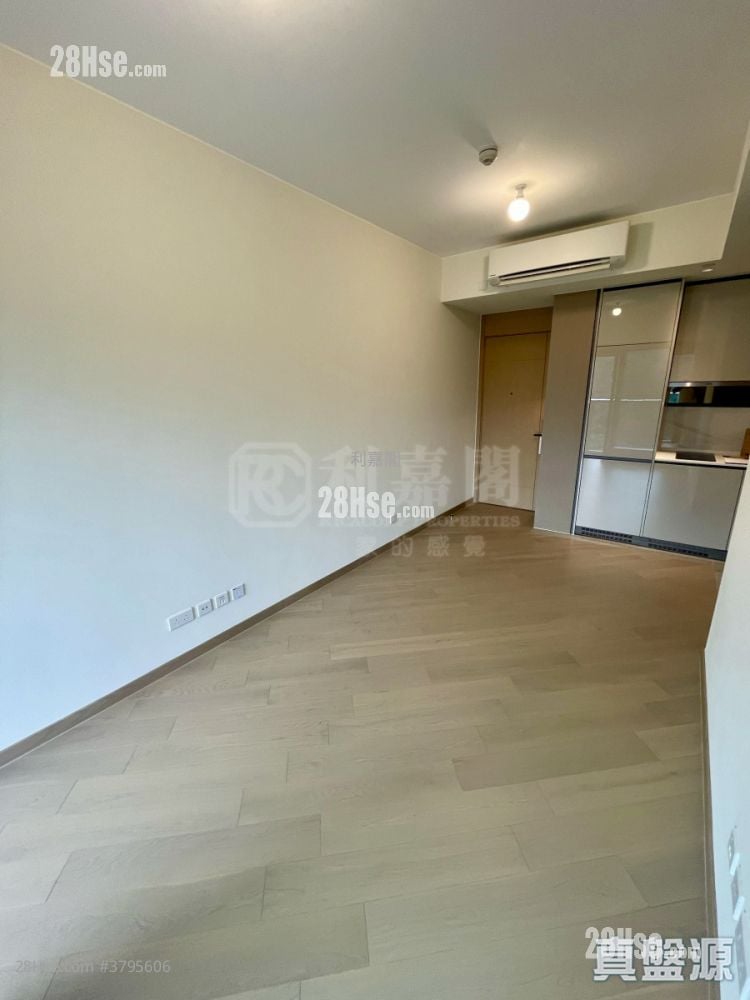 Grand Mayfair  Sell 2 Bedrooms 445 ft²